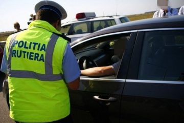 Tânăr ghinionist: polițiștii din Roman nu l-au lăsat la volan fără permis de conducere