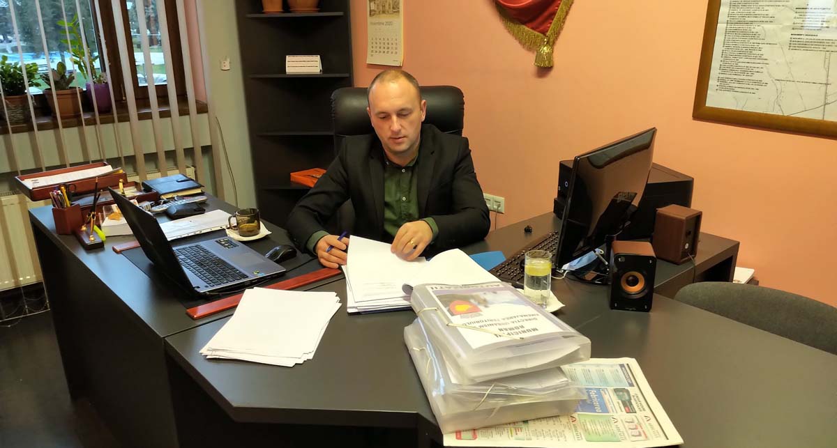 Resignation Bibliography Is Ce atribuții are viceprimarul municipiului Roman Radu Samson - Romanul  Financiar