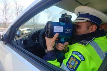 Acțiune amplă a polițiștilor rutieri din Neamț: 77 de permise de conducere reținute, 20 de certificate de înmatriculare retrase