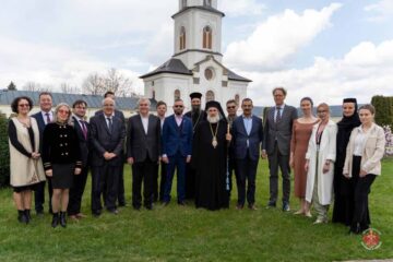 Eveniment: Delegație de ambasadori în vizită la Arhiepiscopia Romanului și Bacăului