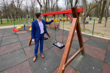 Primarul Leonard Achiriloaei: „Cinci parcuri de joacă vor fi reabilitate și modernizate”