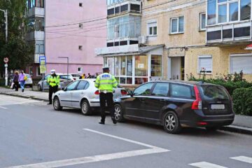 Poliția Locală Roman: amenzi pentru ocuparea trotuarelor cu flori, consum de alcool în parcul de joacă și la regimul circulației