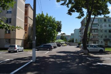 Primăria Roman organizează licitații pentru parcări de reședință