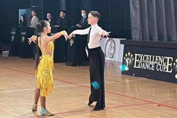 Ariana Ștefania (12 ani) și Victor Andrei (10 ani), din Roman, pe podium la Campionatul Național de dans „ExcellencE Dance Cup”