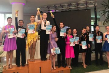 Medalii de aur pentru tinerii dansatori din Roman la concursul de dans sportiv Black Sea Dance