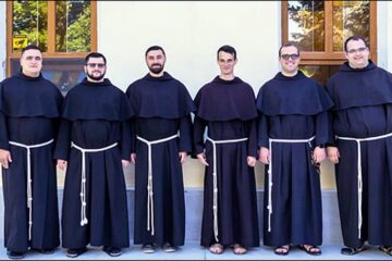 Invitație la hirotonirea întru preoție a șase frați franciscani la Institutul Teologic Romano-Catolic Franciscan din Roman