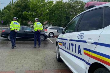 Depistat în trafic, de polițiștii din Roman, fără permis de conducere