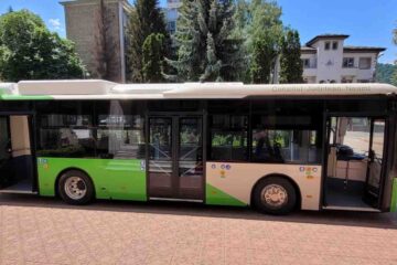 Consiliul Județean a adus primul din cele 59 de autobuze electrice, câte vor ajunge la SC Troleibuzul SA