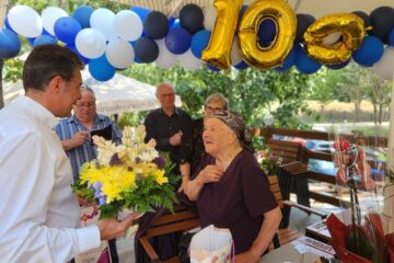 Eveniment deosebit marcat și de autoritățile locale romașcane: doamna Cărăușu Eugenia a împlinit frumoasa vârstă de 100 de ani