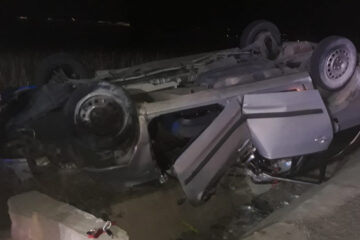 Astăzi, la Gâdinți, un autoturism în care se aflau trei persoane s-a răsturnat în șanț – șoferul era băut și nu avea permis de conducere