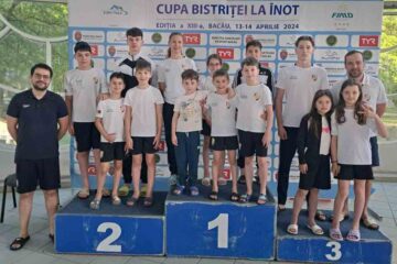 Medalii de aur, argint și bronz obținute de tinerii înotători de la CSM Roman la Cupa Bistriței