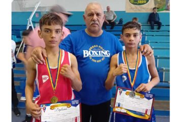 Medalii de aur și argint pentru tinerii sportivi de la Secția de Box a CSM Roman, la Cupa României