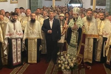 Hramul Parohiei „Pogorârea Sfântului Duh” din Roman – Biserica Armenească Hramul Parohiei „Pogorârea Sfântului Duh” din Roman – Biserica Armenească
