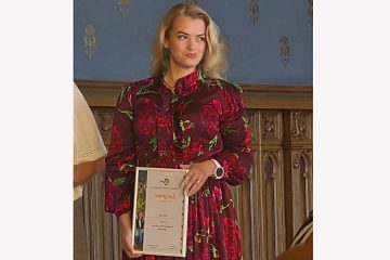 Clinica AQUA DENT Roman, coordonată de medicii Irina și Laviniu Nahoi, Diploma de Excelență în cadrul Galei Regionale „România ești TU” – Nord Est Moldova Clinica AQUA DENT Roman, coordonată de medicii Irina și Laviniu Nahoi, Diploma de Excelență în cadrul Galei Regionale „România ești TU” – Nord Est Moldova