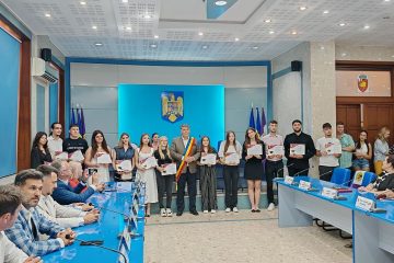 Premierea excelenței romașcane – în spatele diplomei se află ani de muncă, perseverență, sacrificii, din partea elevilor, a profesorilor și a familiilor lor Premierea excelenței romașcane – în spatele diplomei se află ani de muncă, perseverență, sacrificii, din partea elevilor, a profesorilor și a familiilor lor