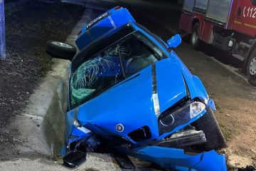 Un tânăr de 18 ani, fără permis, a pierdut controlul volanului și a intra cu autoturismul într-un cap de pod – 5 victime Un tânăr de 18 ani, fără permis, a pierdut controlul volanului și a intra cu autoturismul într-un cap de pod – 5 victime