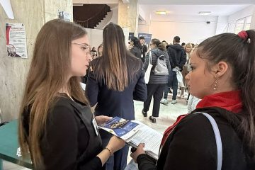 Bursa Locurilor de Muncă pentru Absolvenți, la Roman – 19 angajatori, 152 de locuri de muncă, 210 participanți