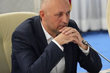 Deputat Adrian Ciobanu: „Un politician trebuie să facă ceea ce este bine pentru țară, nu ceea ce dă bine pentru propria imagine!” Deputat Adrian Ciobanu: „Un politician trebuie să facă ceea ce este bine pentru țară, nu ceea ce dă bine pentru propria imagine!”