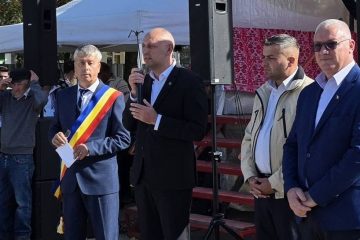 Deputat Adrian Ciobanu: „Ziua Recunoștinței și a Recoltei, în comuna Sagna, un bun prilej de întâlnire și de apreciere a muncii gospodarilor!” Deputat Adrian Ciobanu: „Ziua Recunoștinței și a Recoltei, în comuna Sagna, un bun prilej de întâlnire și de apreciere a muncii gospodarilor!”