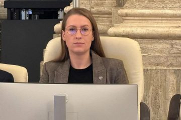 Deputat Neacșu Andreea-Firuța: „Investiții și locuri de muncă, transferuri bancare rapide și sigure și protejarea drepturilor persoanelor cu credite neperformante”